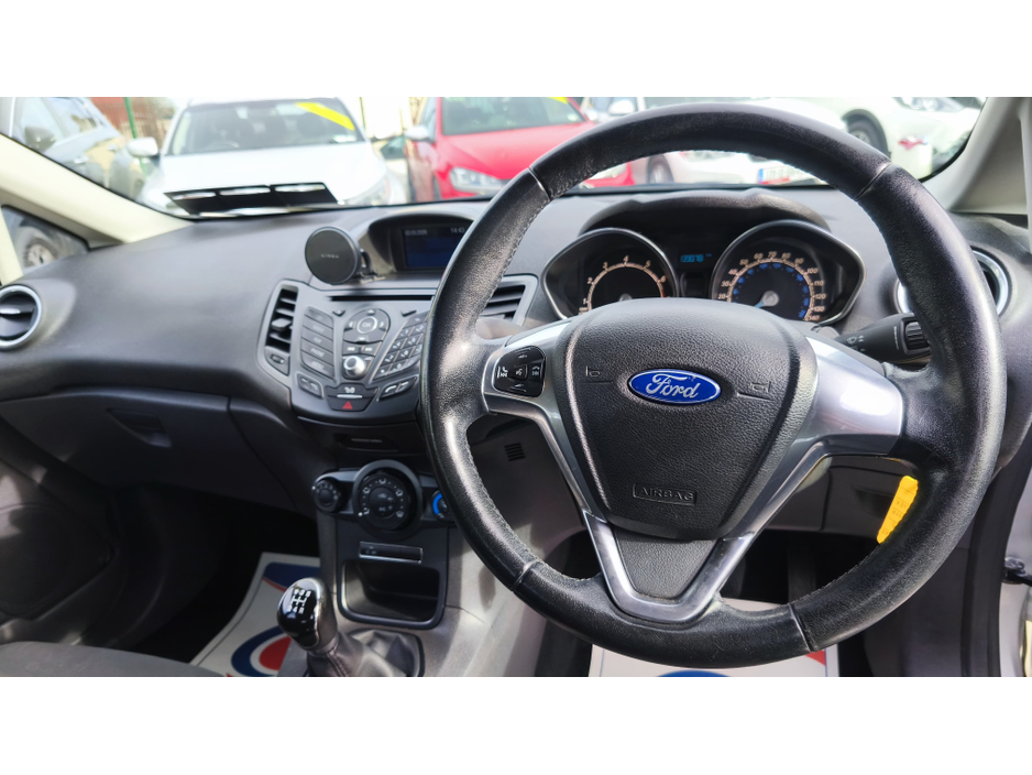 2017 Ford Fiesta - image 19