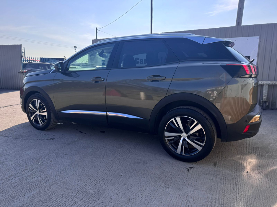 2018 Peugeot 3008 - image 2