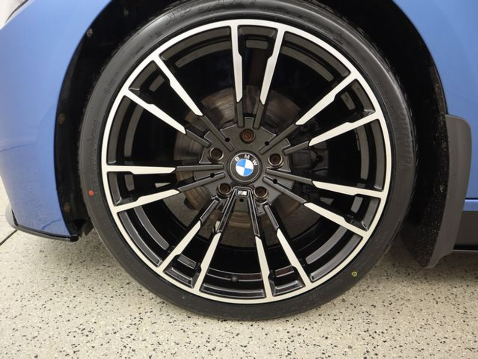 2015 BMW 3 Series - image 17