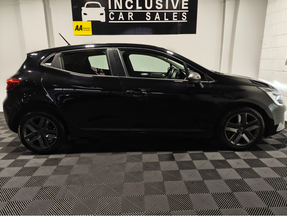 2022 Renault Clio - image 19