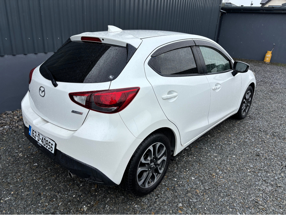 2016 Mazda Mazda2 - image 2