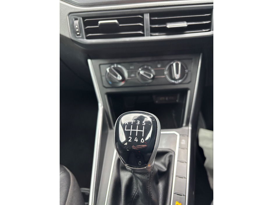 2023 Volkswagen Taigo - image 38