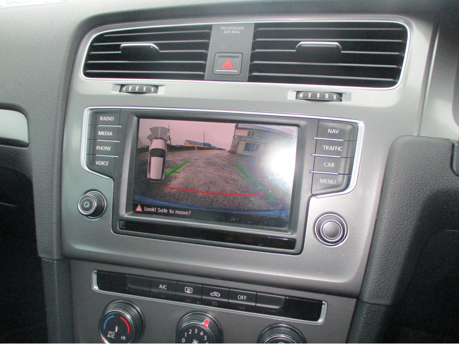 2016 Volkswagen Golf - image 2