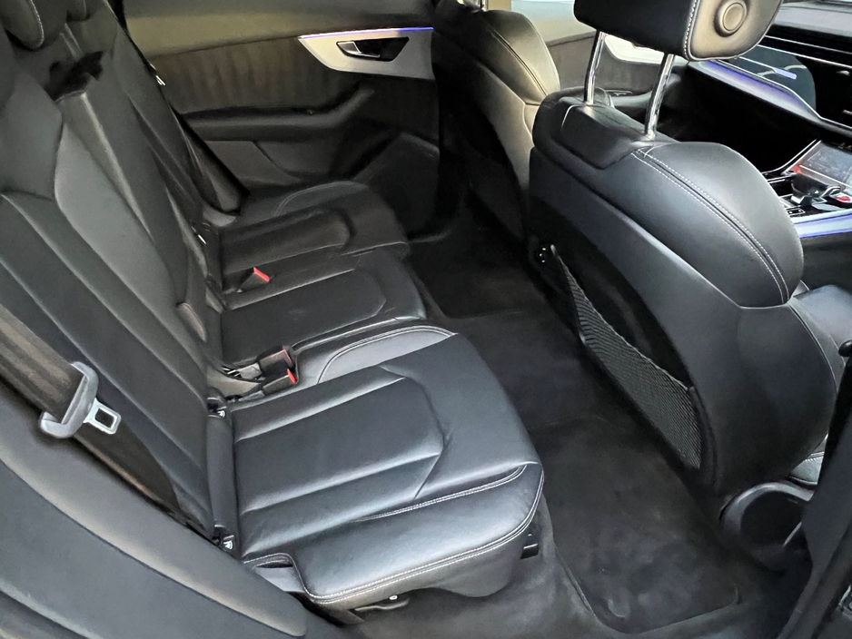 2019 Audi Q8 - image 46