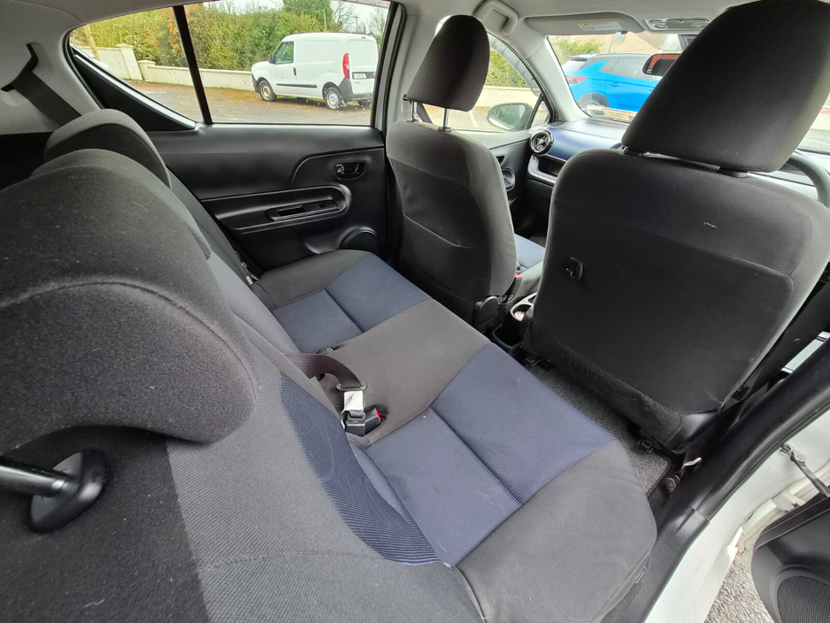 2016 Toyota Aqua - image 8