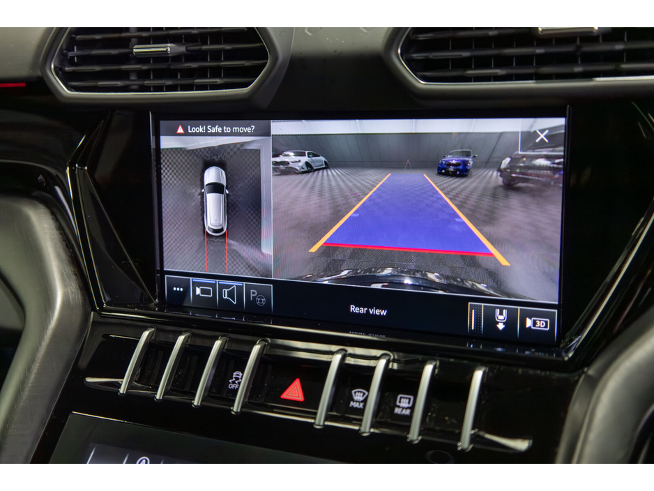 2021 Lamborghini Urus - image 21