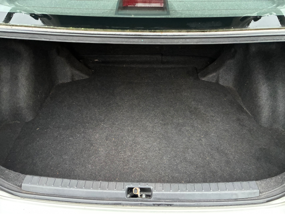 2005 Toyota Corolla - image 20