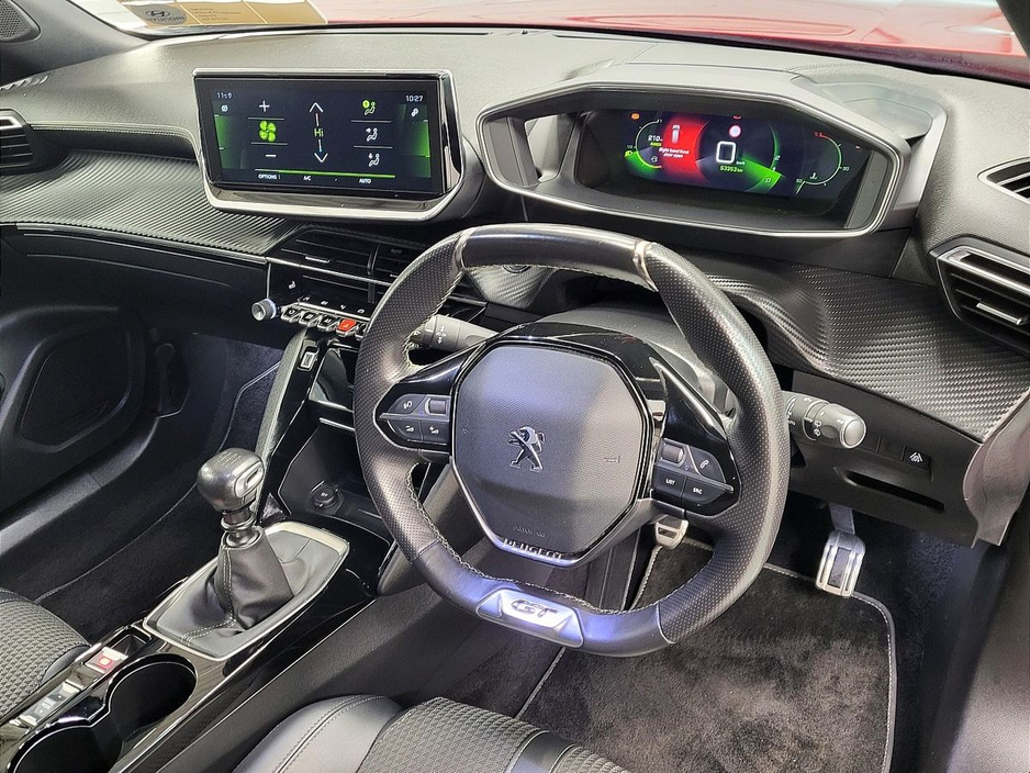 2020 Peugeot 2008 - image 5