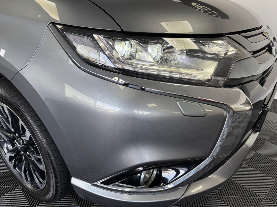 2018 Mitsubishi Outlander - image 6