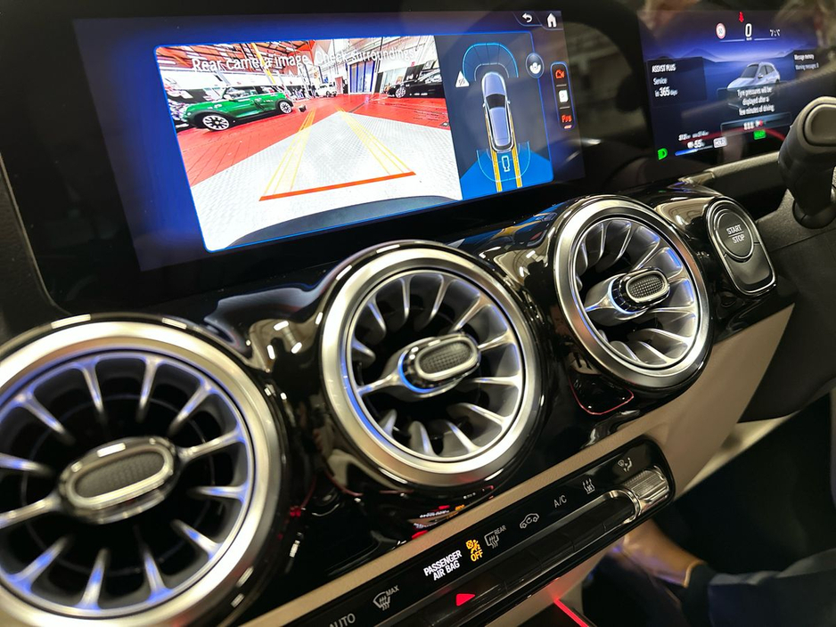 2025 Mercedes-Benz EQA - image 8