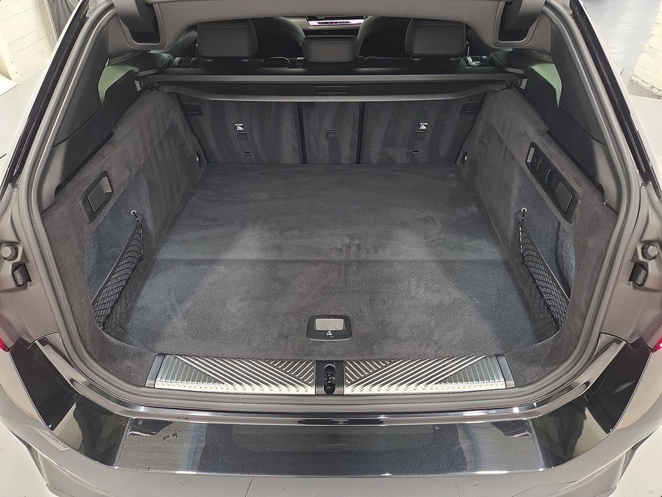 2025 BMW 5 Series 530 E M Sport Auto 530 e M Sport 530 e eDrive 22.1 kWh PHEV 299 184BHP /135 kw Auto Start/Stop