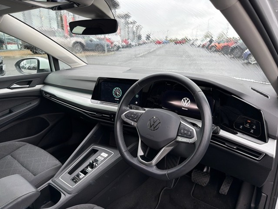 2024 Volkswagen Golf - image 9