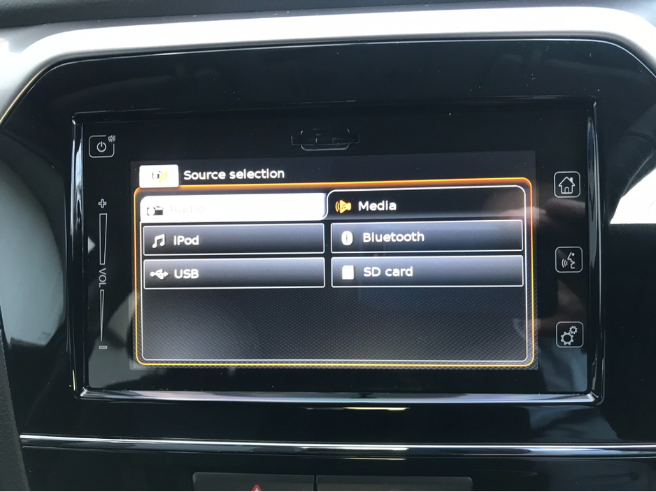 2017 Suzuki Vitara - image 23