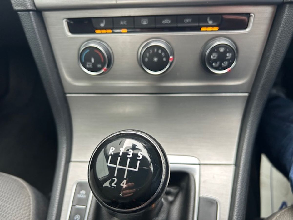 2016 Volkswagen Golf - image 6