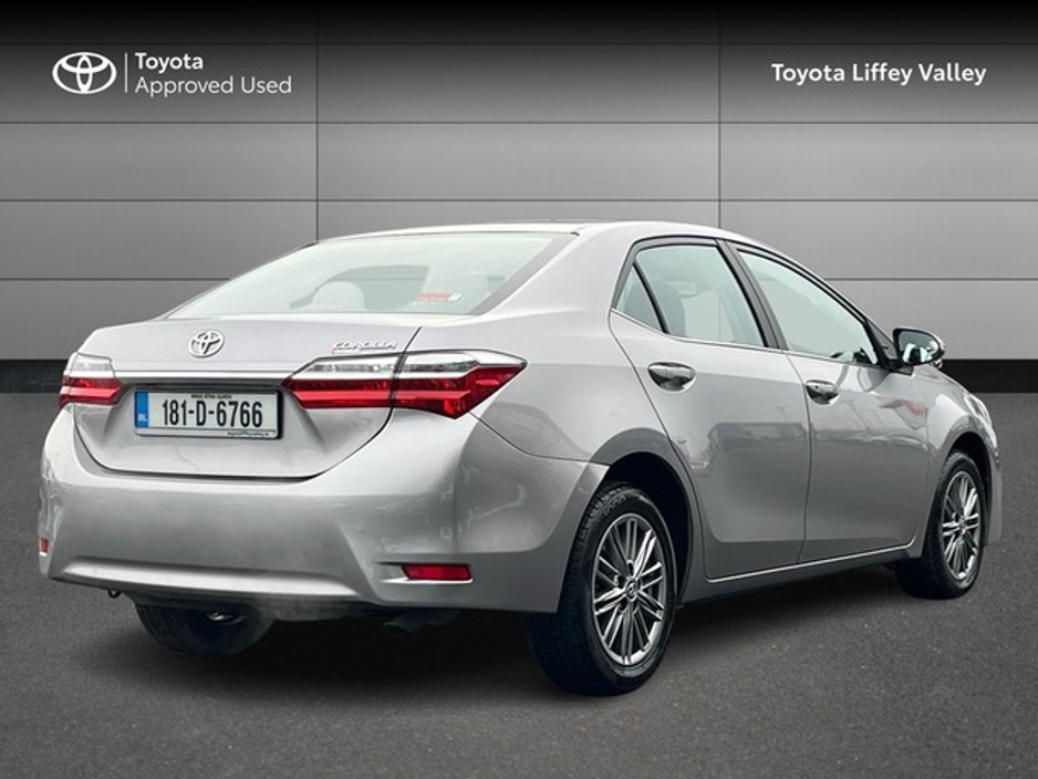 2018 Toyota Corolla - image 2