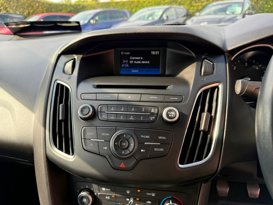 2017 Ford Focus - image 21