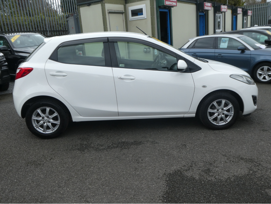 2013 Mazda Mazda2 - image 8