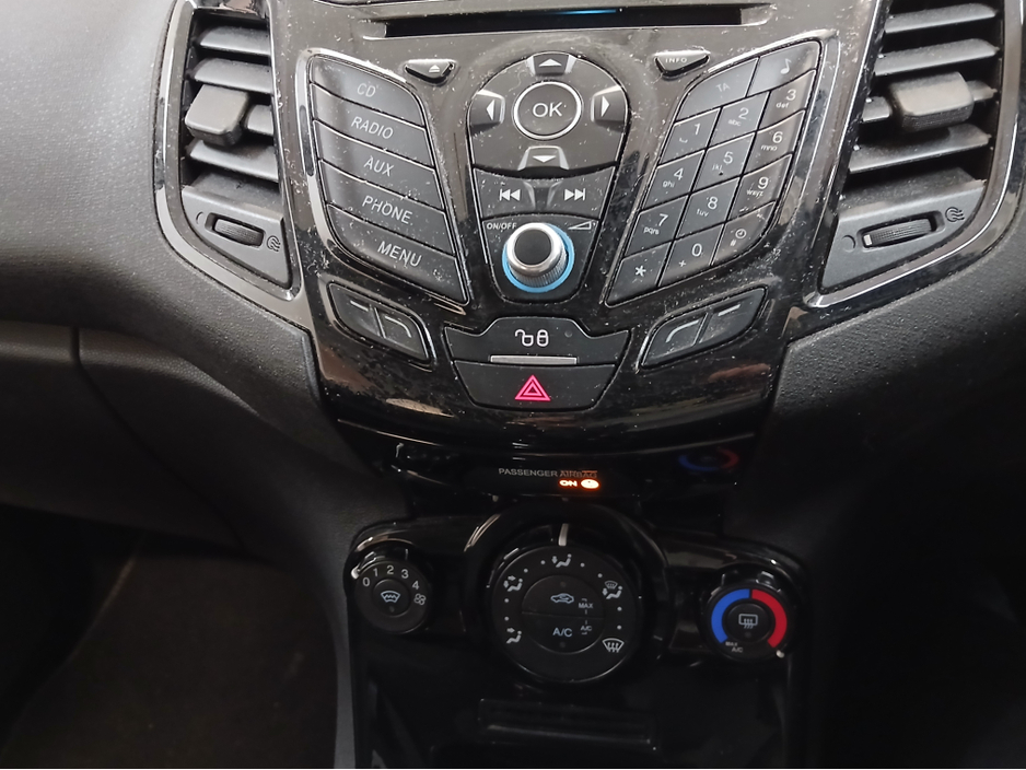 2017 Ford Fiesta - image 6