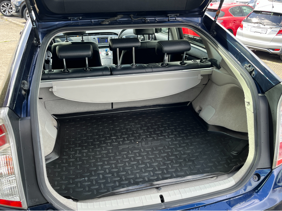 2015 Toyota Prius - image 8