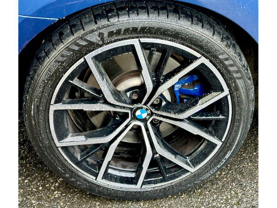 2022 BMW 5 Series - image 20