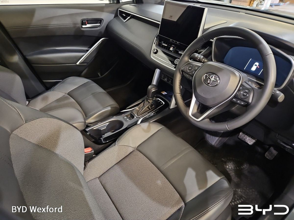 2025 Toyota Corolla Cross - image 8