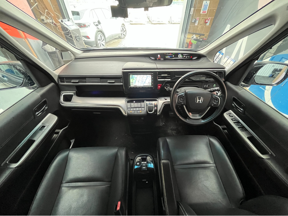 2022 Honda Stepwagon - image 14