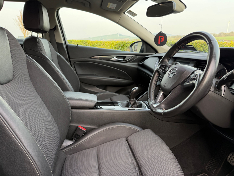 2019 Opel Insignia - image 12