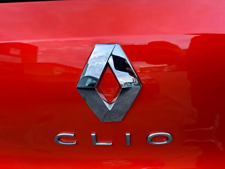 2022 Renault Clio Dynamique SCe 65 €14,000