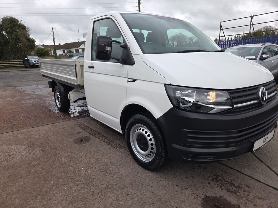 2018 Volkswagen Transporter - image 2