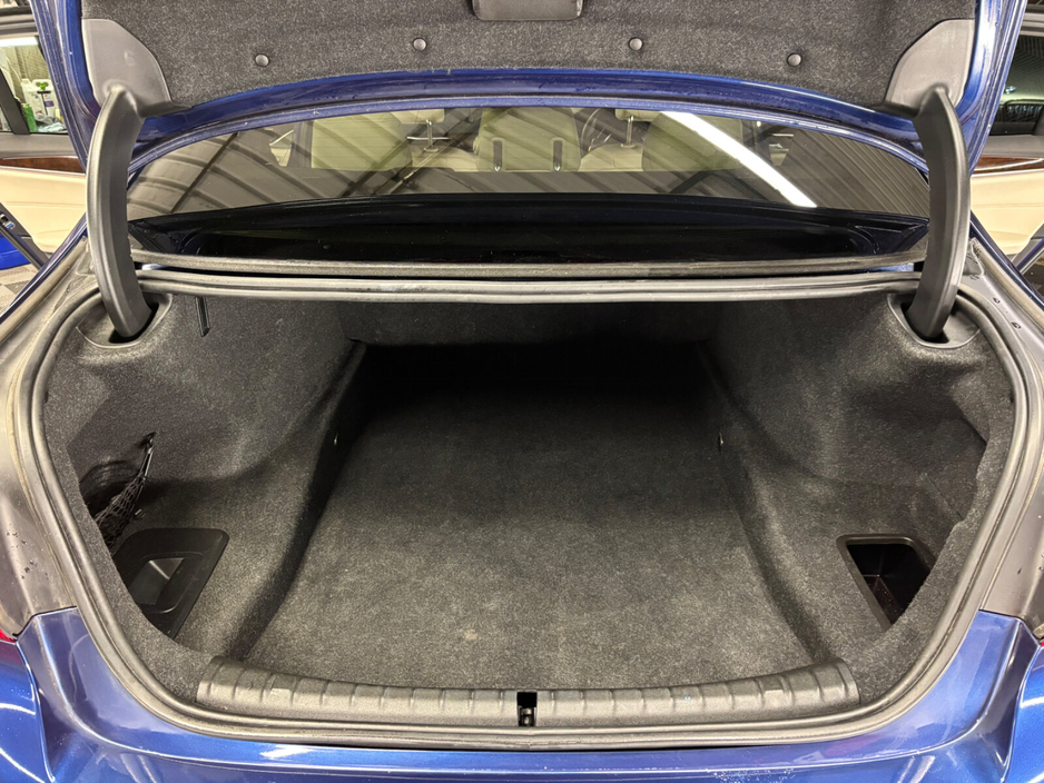 2019 BMW 5 Series - image 19