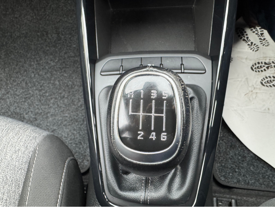 2021 Kia Stonic - image 20