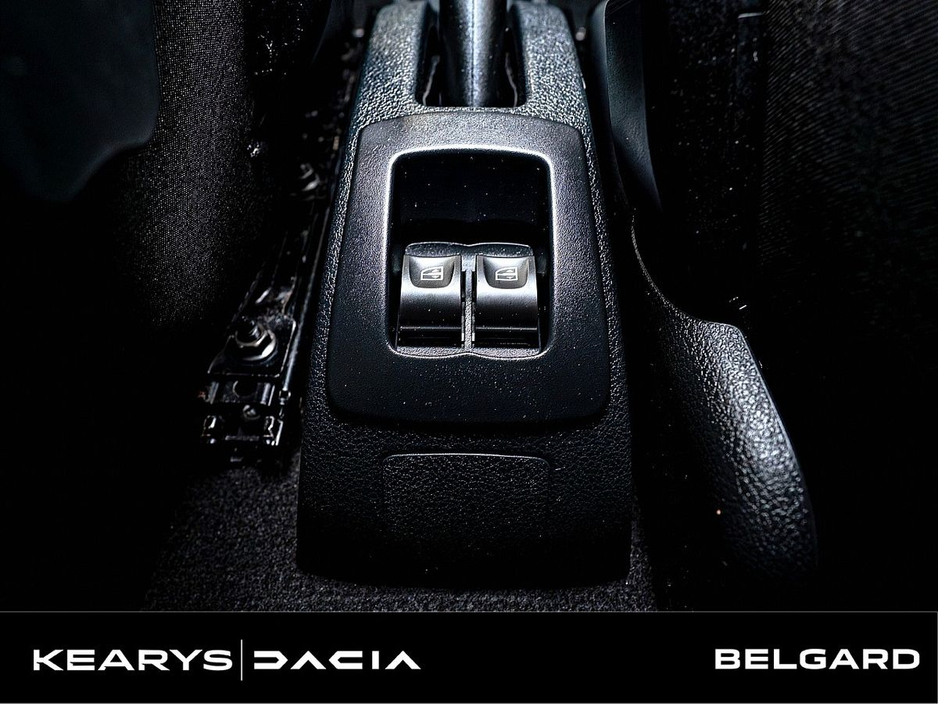 2015 Dacia Sandero - image 24