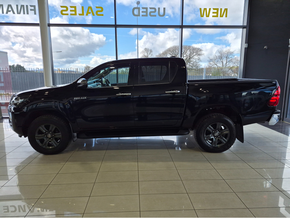 2022 Toyota Hilux - image 7