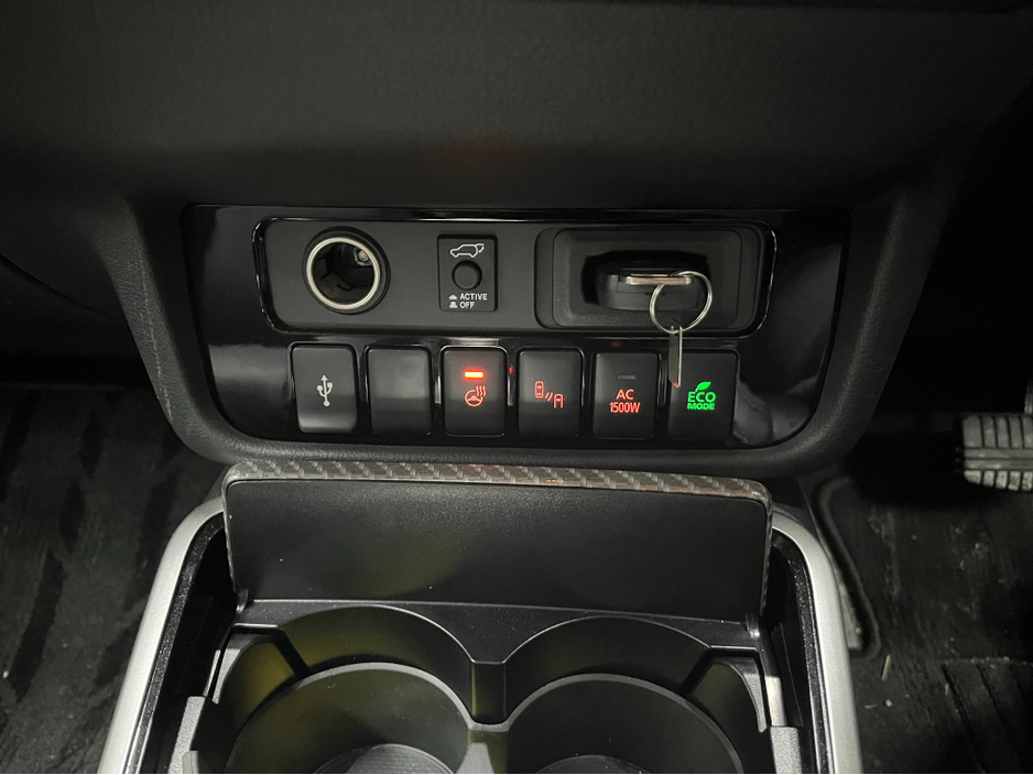 2020 Mitsubishi Outlander €23950! 2020 MITSUBISHI OUTLANDER PHEV G PLUS PACKAGE 2.4 AUTOMATIC / CRUISE CONTROL / 360° PARKING CAMERA / ELECTRIC HEATED SEATS / HEATED STEERING WHEEL / PADDLE SHIFTERS €23,950