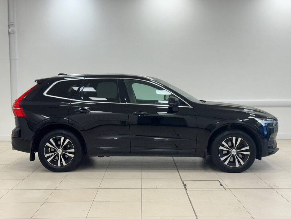 2021 Volvo XC60 - image 3