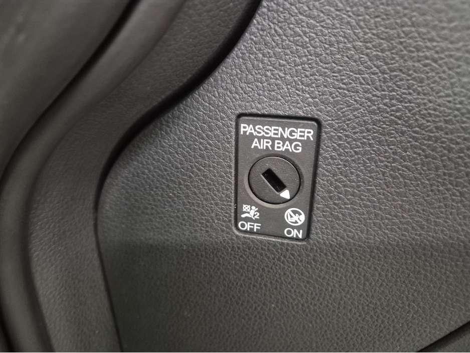 2017 Volkswagen Golf **HIGHLINE**ONLY 63000KMS**ALCANTARA SEATS*17" ALLOYS**BLIND SPOT WARNING**LANE ASSIST**KEYLESS ENTRY AND START**ADAPTIVE CRUISE CONTROL**DUAL ZONE CLIMATE CONTROL*REVERSE CAMERA*BLUETOOTH STREAMI €16,949