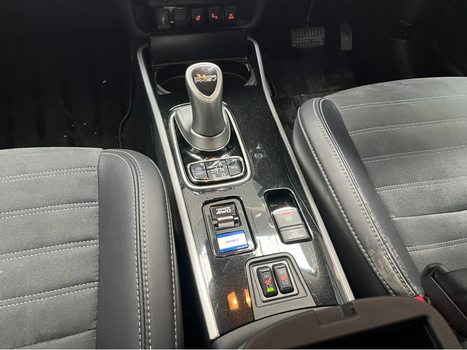 2019 Mitsubishi Outlander - image 21