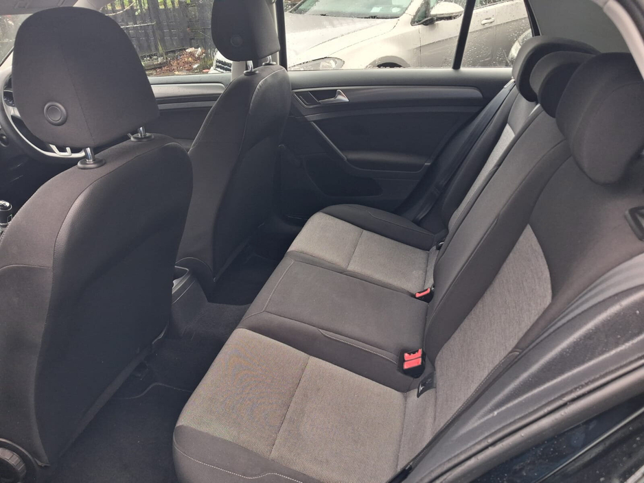 2013 Volkswagen Golf - image 12