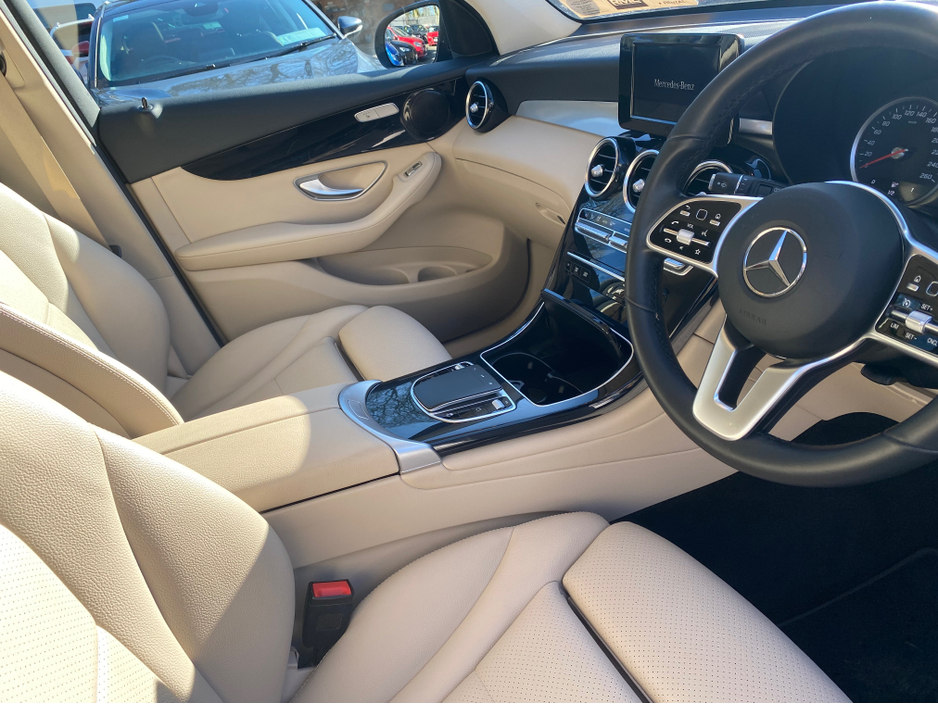 2022 Mercedes-Benz GLC Class - image 12