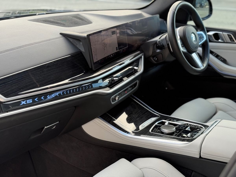 2024 BMW X5 - image 7