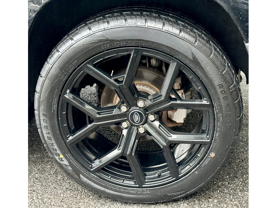 2022 Land Rover Defender ++LOW KM++ 3 SEATS / PLUS VAT €53,000