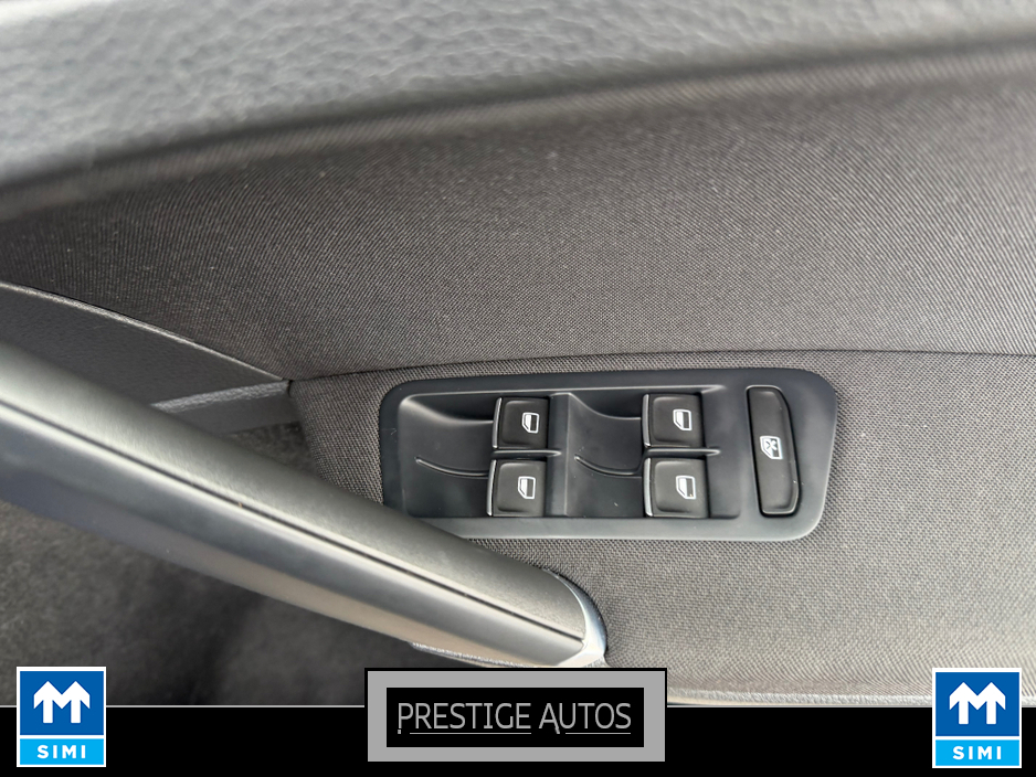 2014 Volkswagen Golf - image 25