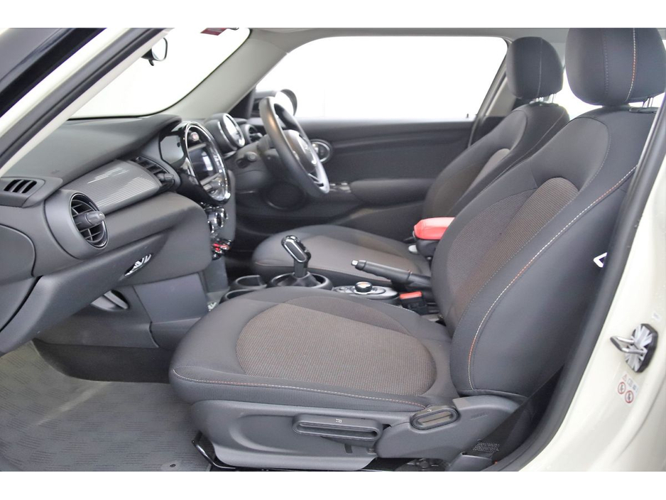 2018 MINI Hatch 1.5 COOPER 5DR*17" ALLOY WHEELS*PRIVACY GLASS*P*REVERSE CAMERA* €19,890