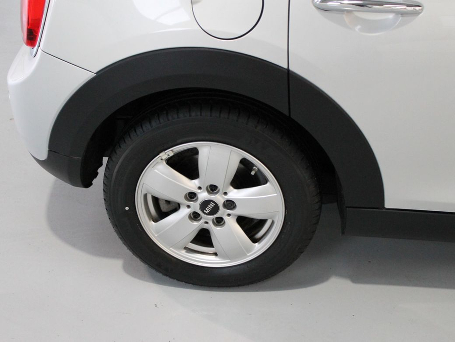 2020 MINI Cooper - image 31