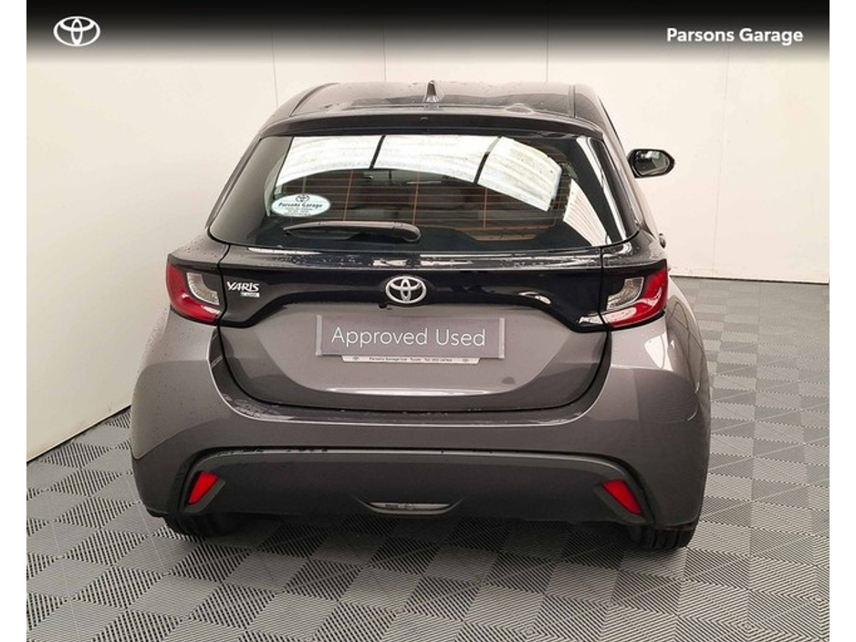 2023 Toyota Yaris - image 4