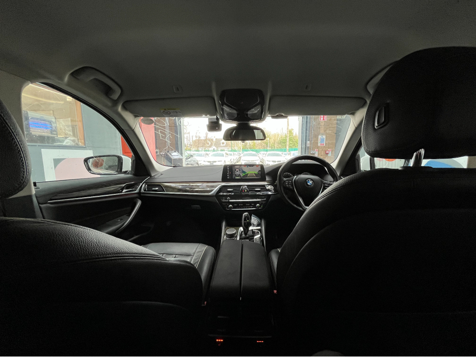 2017 BMW 5 Series - image 19