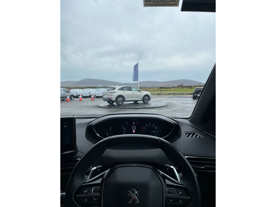 2023 Peugeot 3008 1.2 PureTech 130bhp Auto 6.4 Allure