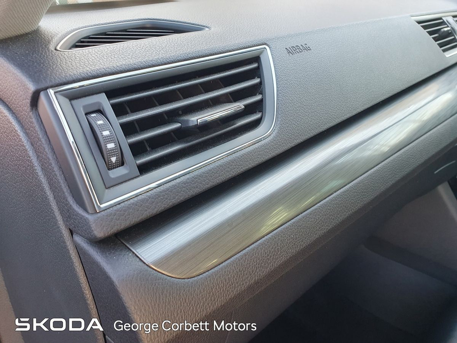 2020 Skoda Superb - image 21