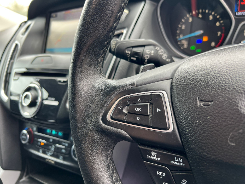 2015 Ford Focus - image 24