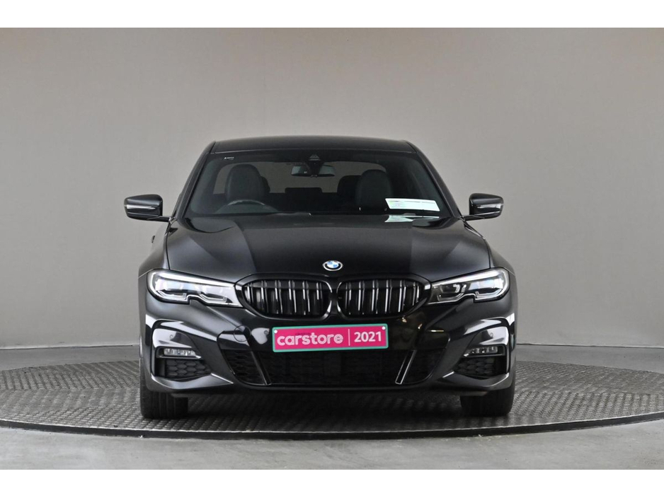 2021 BMW 3 Series - image 2